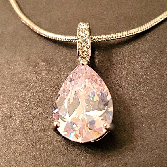 NEW Crystal Teardrop Necklace  & Earrings Set! - Picture 4 of 11